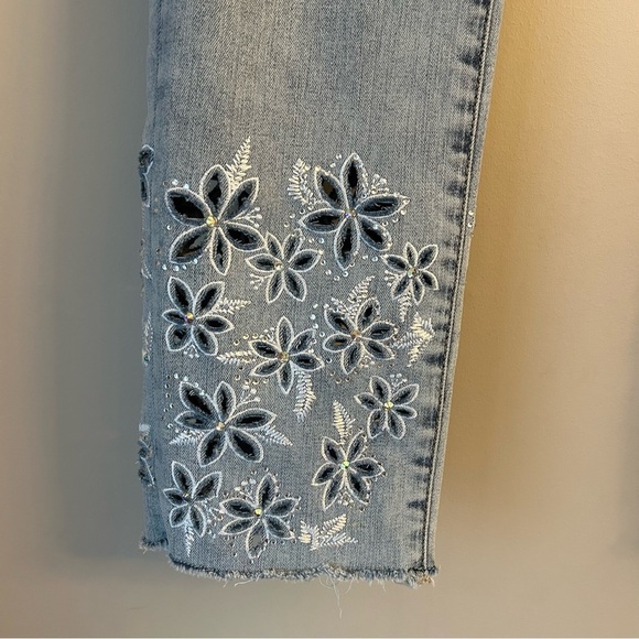 Joseph Ribkoff Floral Embroidered High Rise Jeans/Size 6 - Picture 6 of 11
